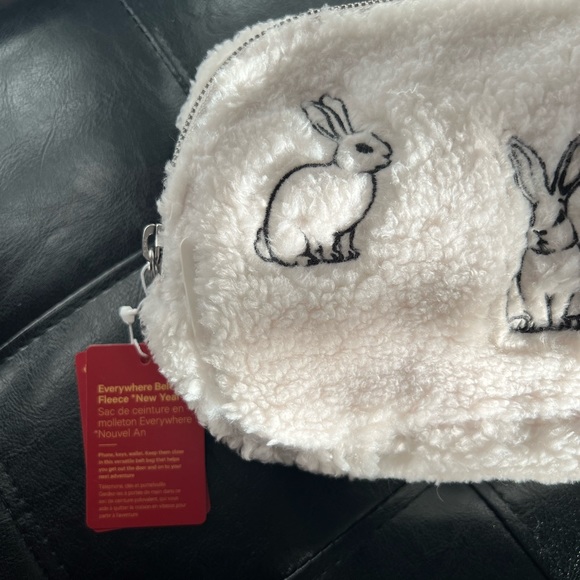 NWT LULULEMON BUNNY BELT BAG - Picture 6 of 10
